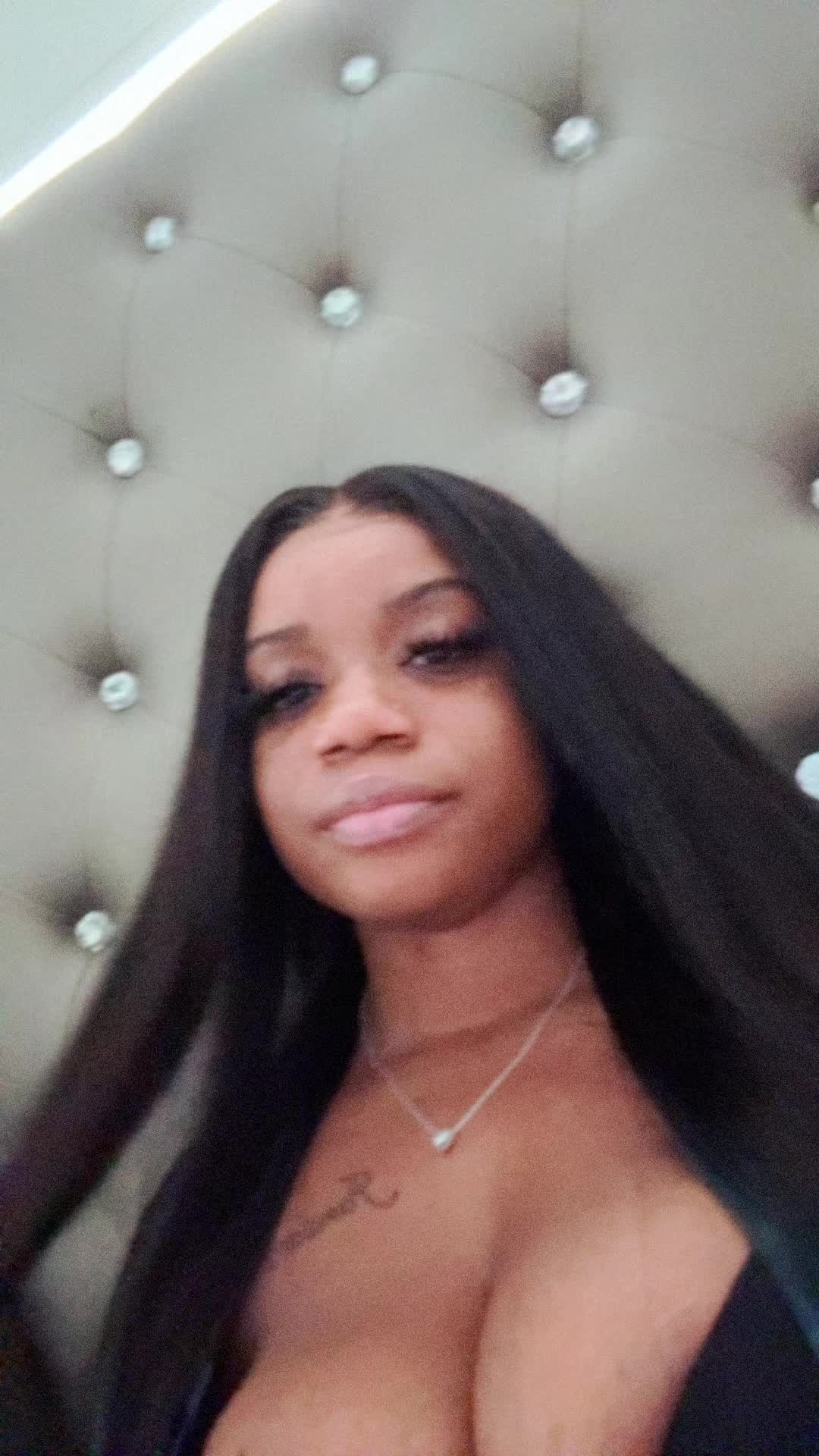 @TheRealAlexisKierra