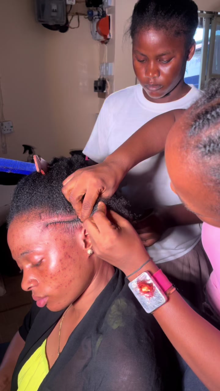 @Hairstylist in Ago iwoye( OOU)