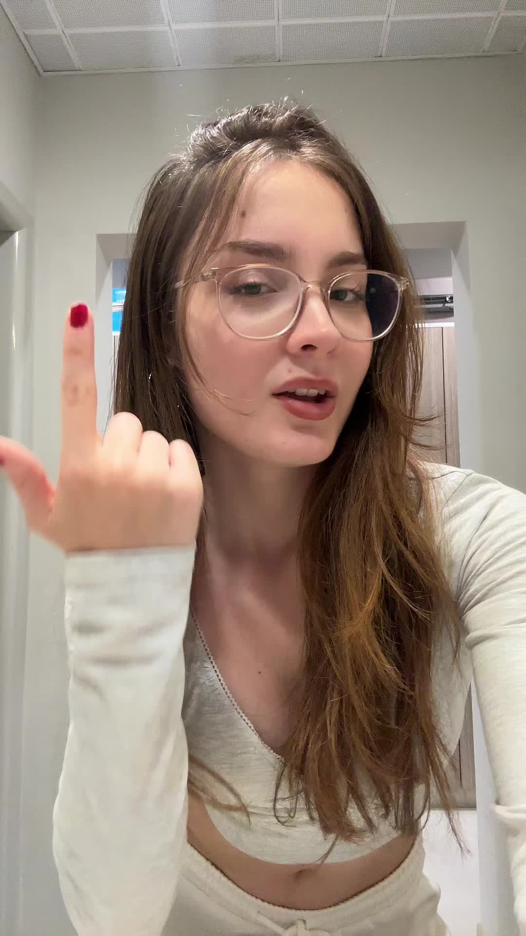 @🦦