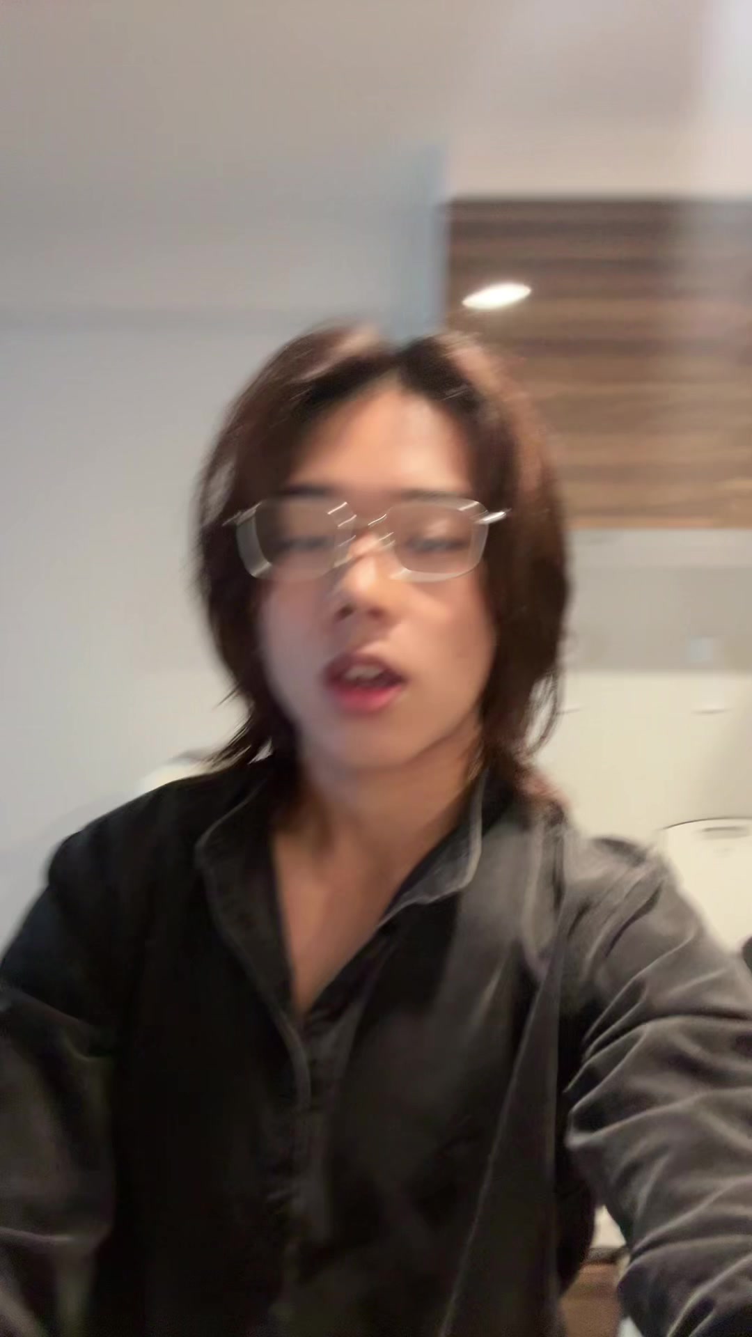 @leona