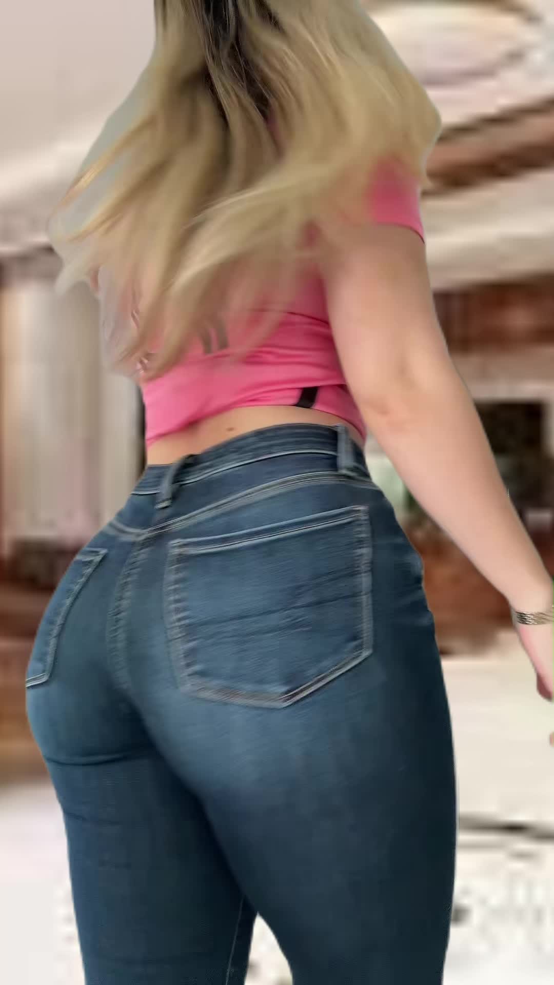 @JulianaA