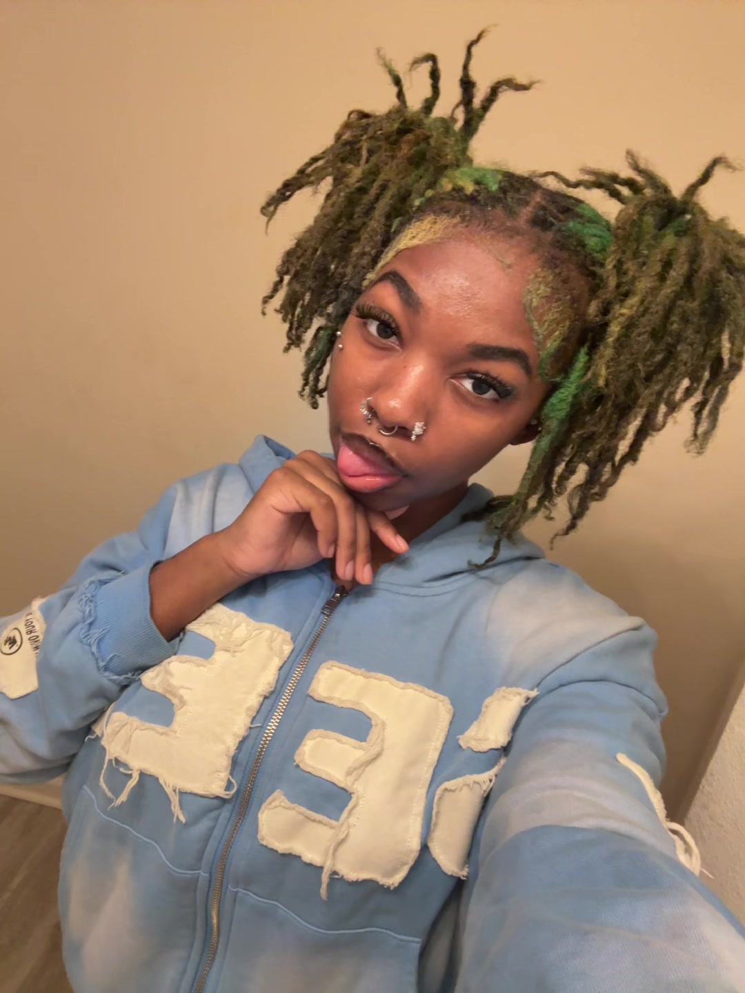 @️