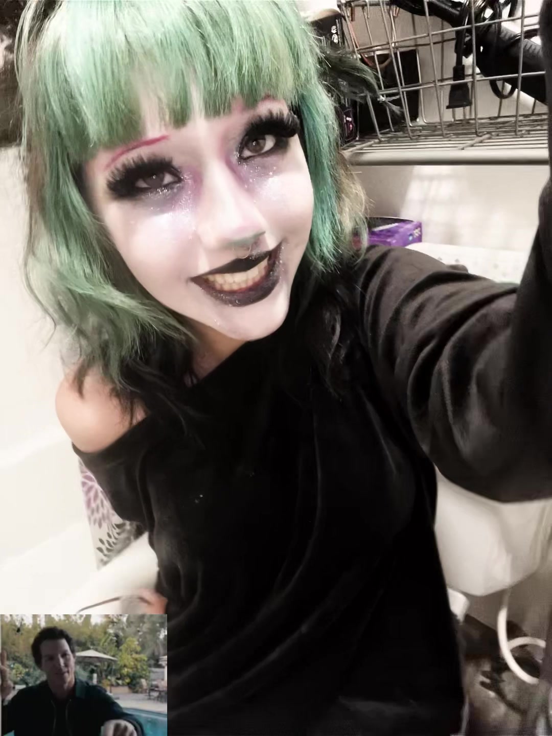 @R🦇🧁🧟♀️👀