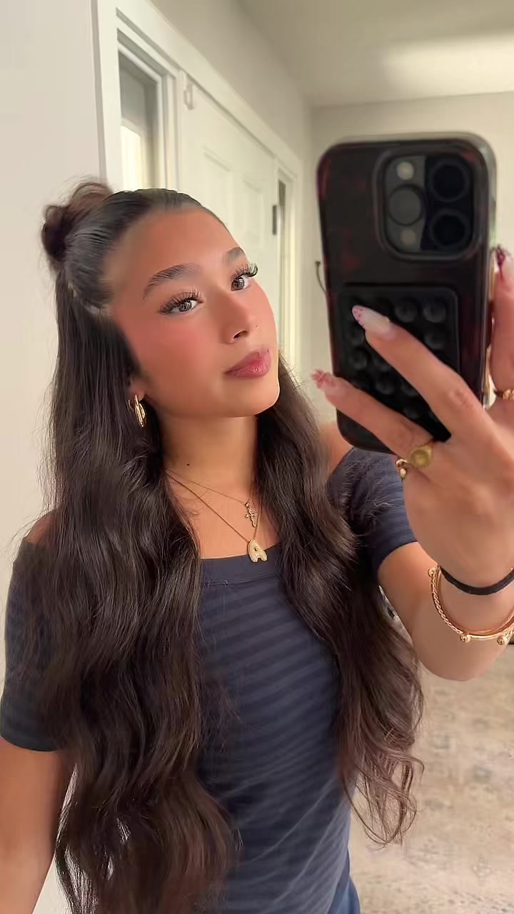@𝓐𝓿𝓪