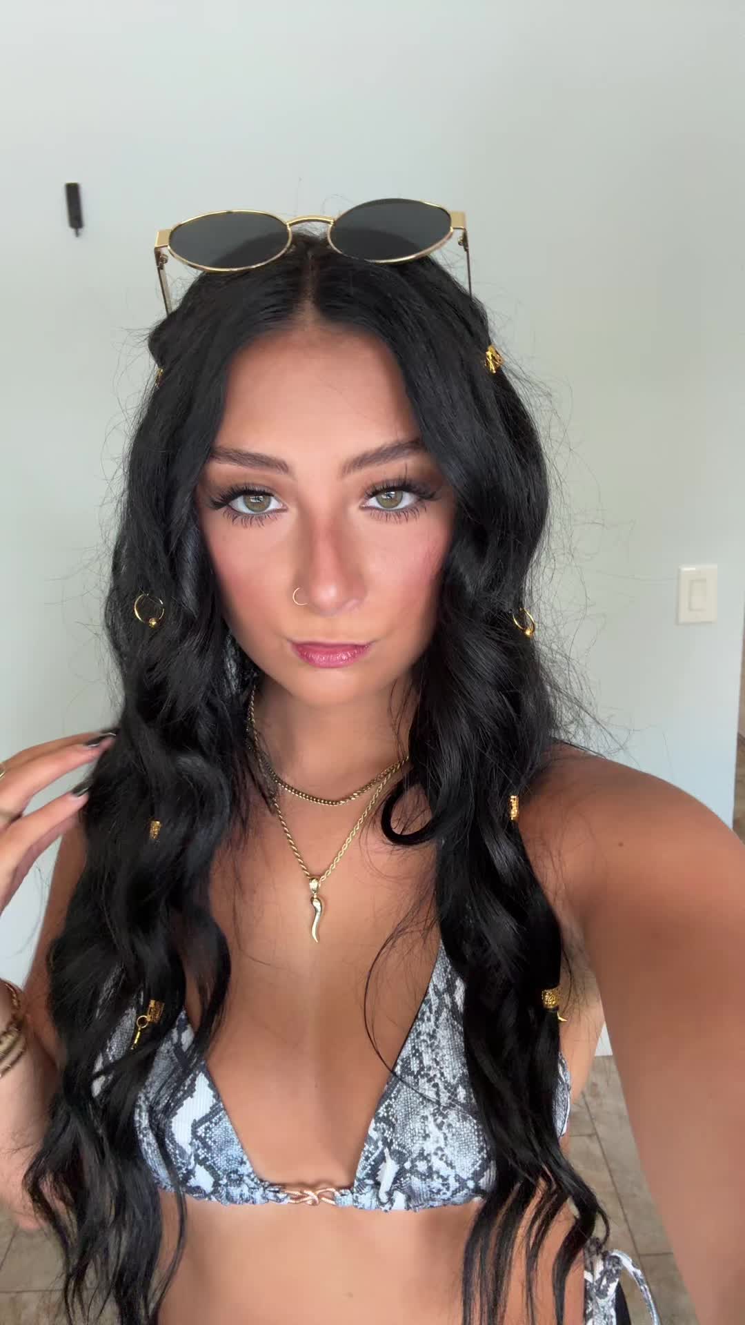 @Bella