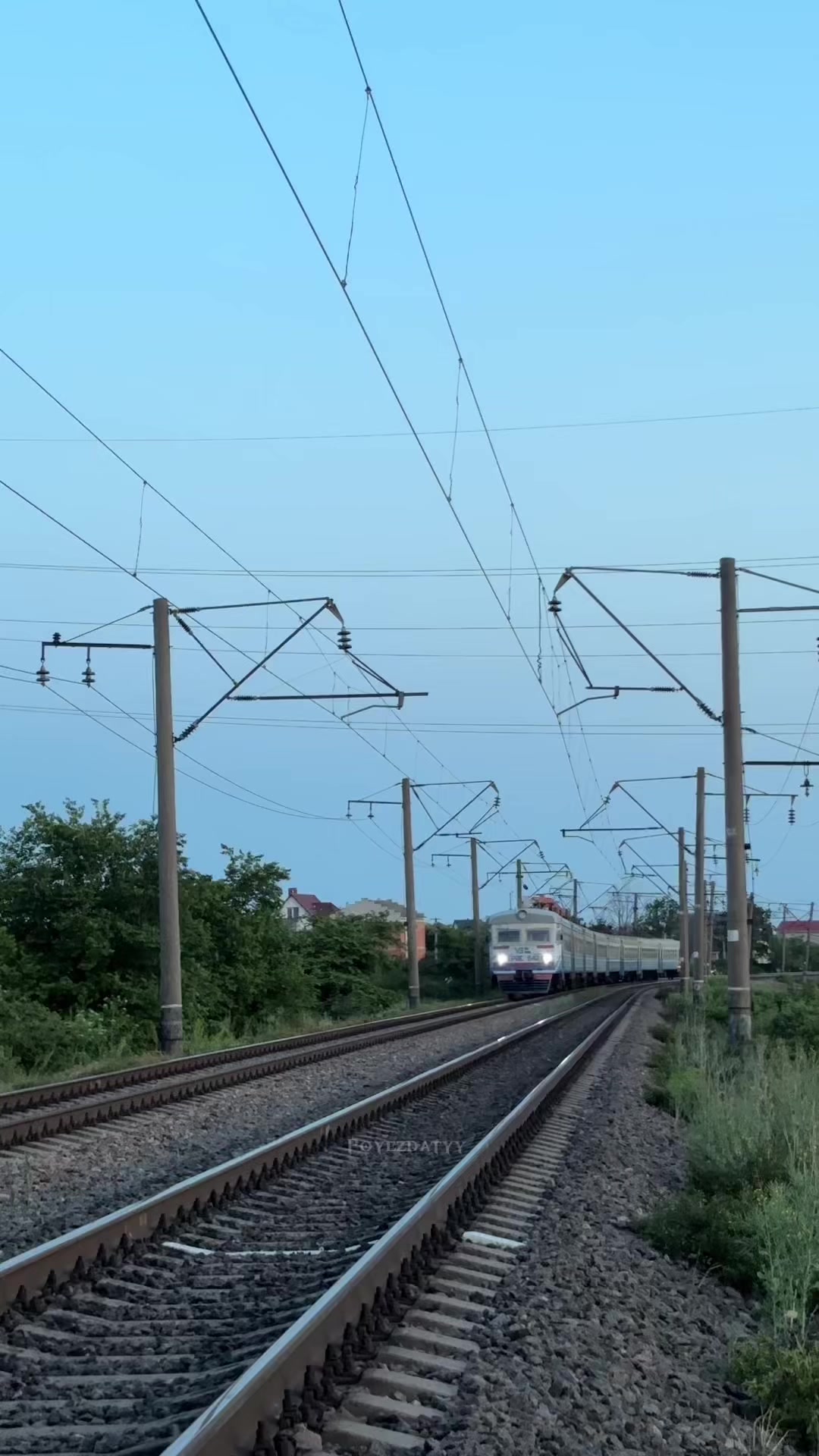 @𝙿𝚘𝚢𝚎𝚣𝚍𝚊𝚝𝚢𝚢🚂🇺🇦