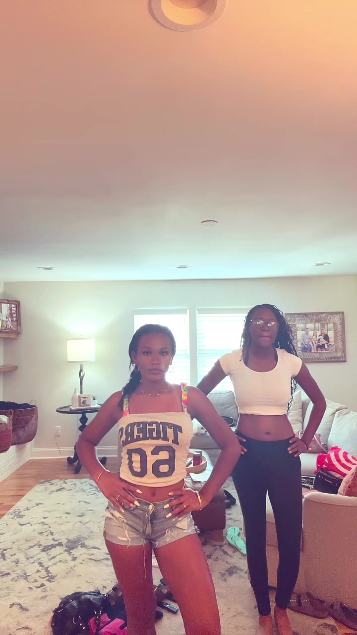 @hallui