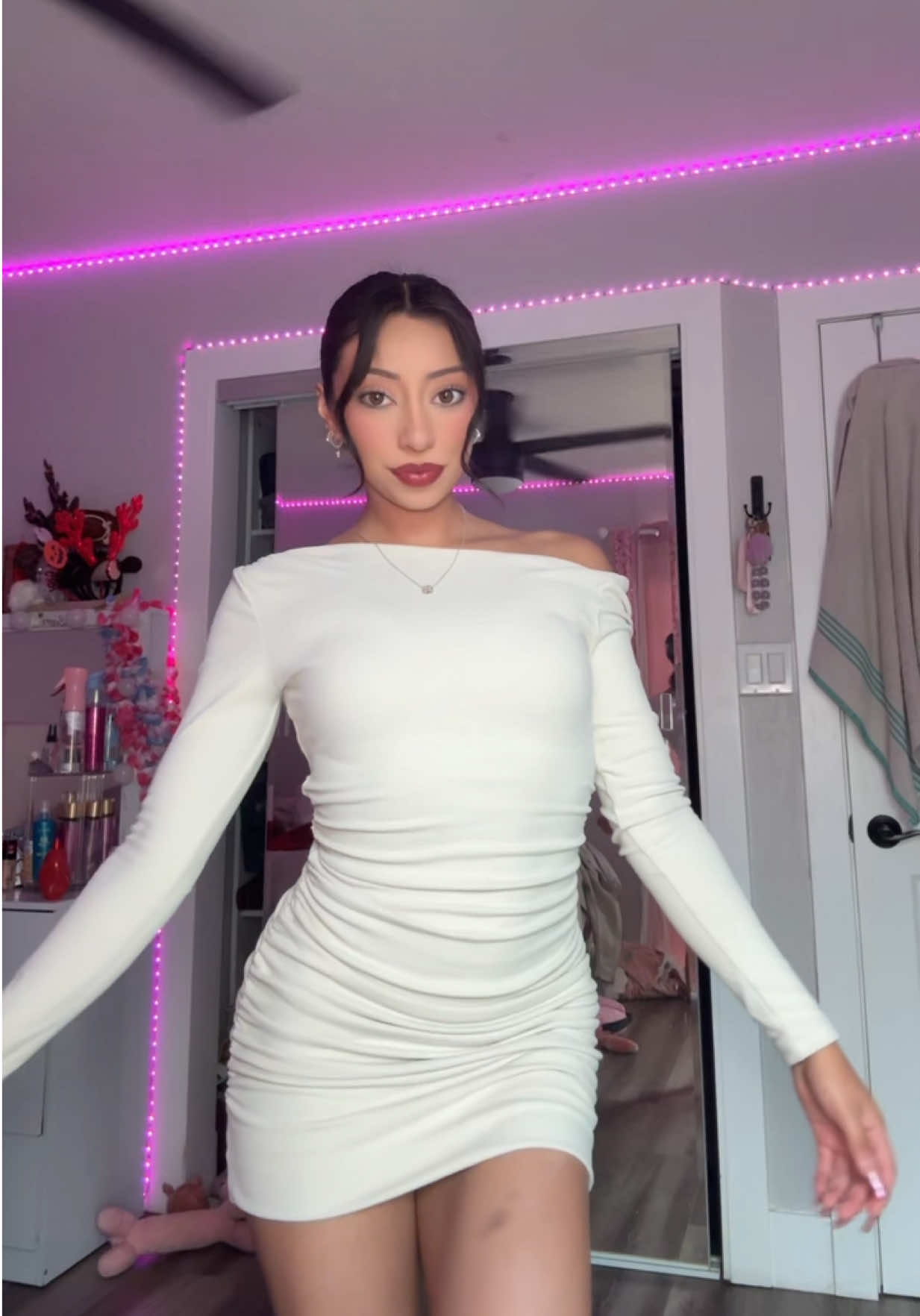 @samnicolelopez