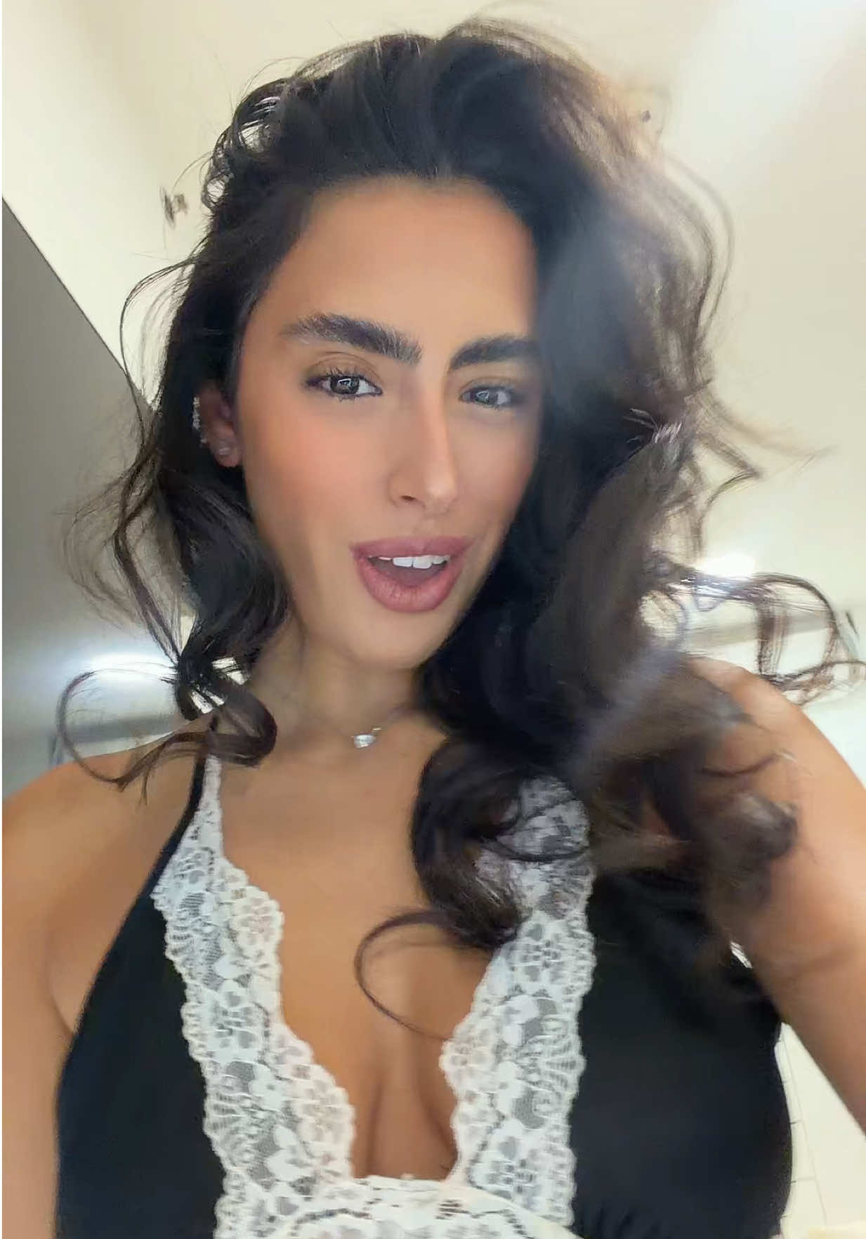 @brunettehotgirl