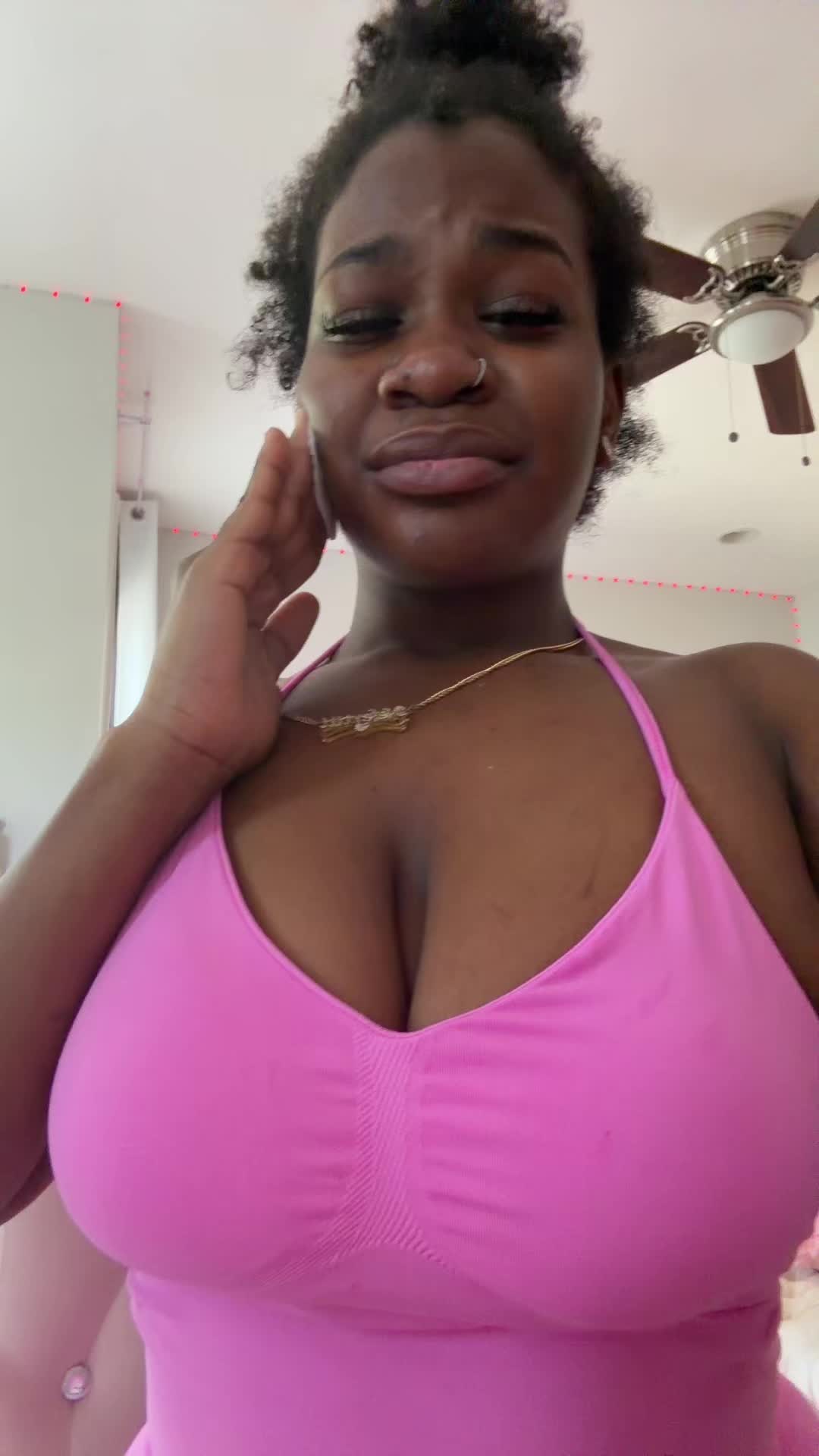 @nefertitixoxo