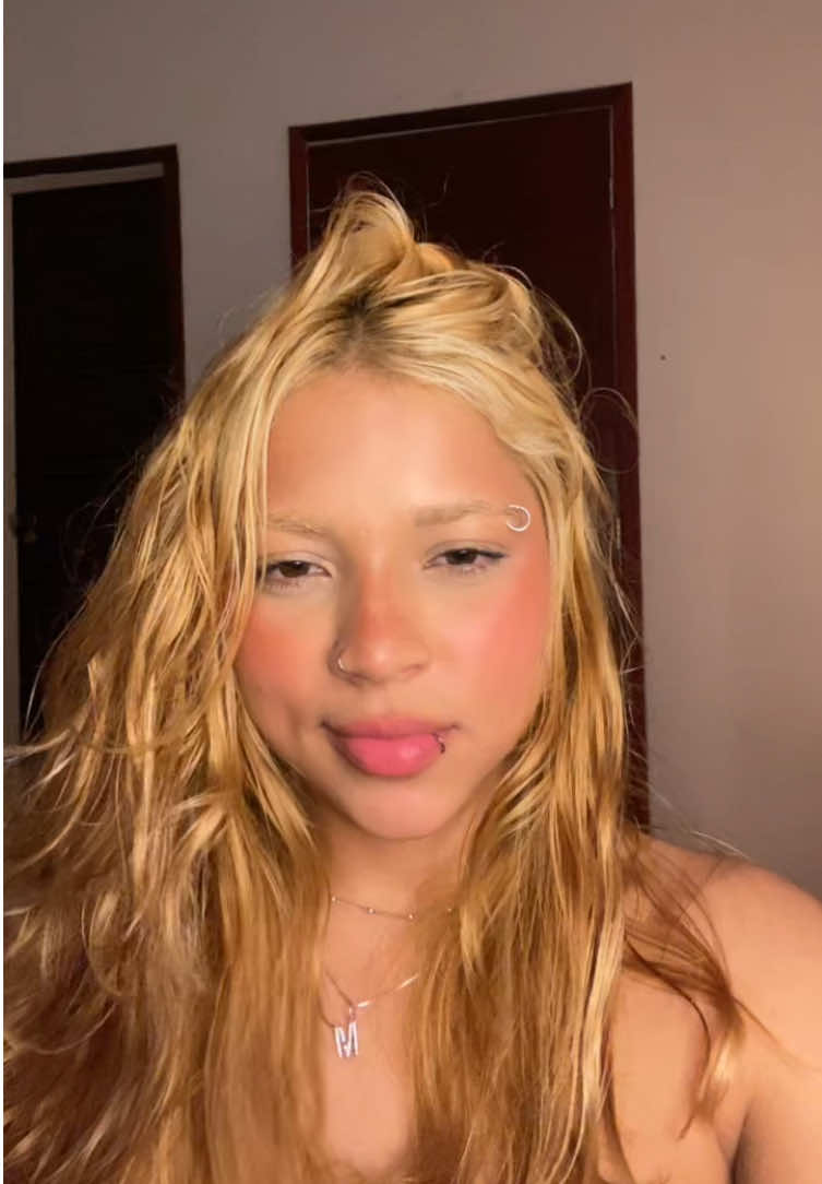 @mchelynz