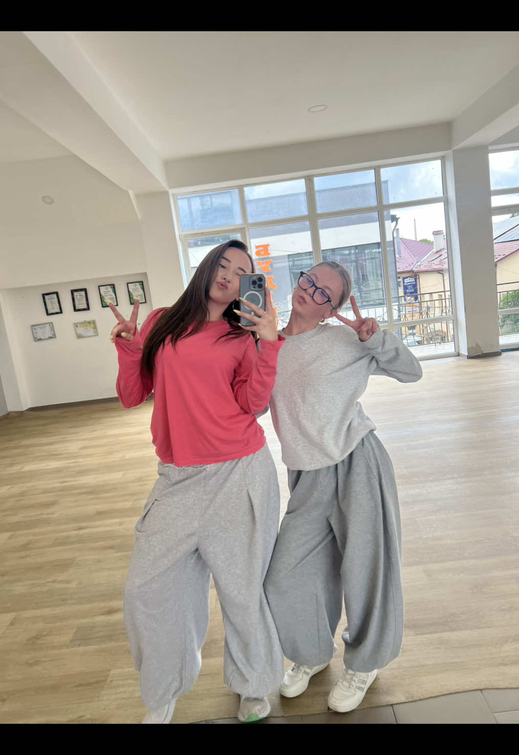 @🐩