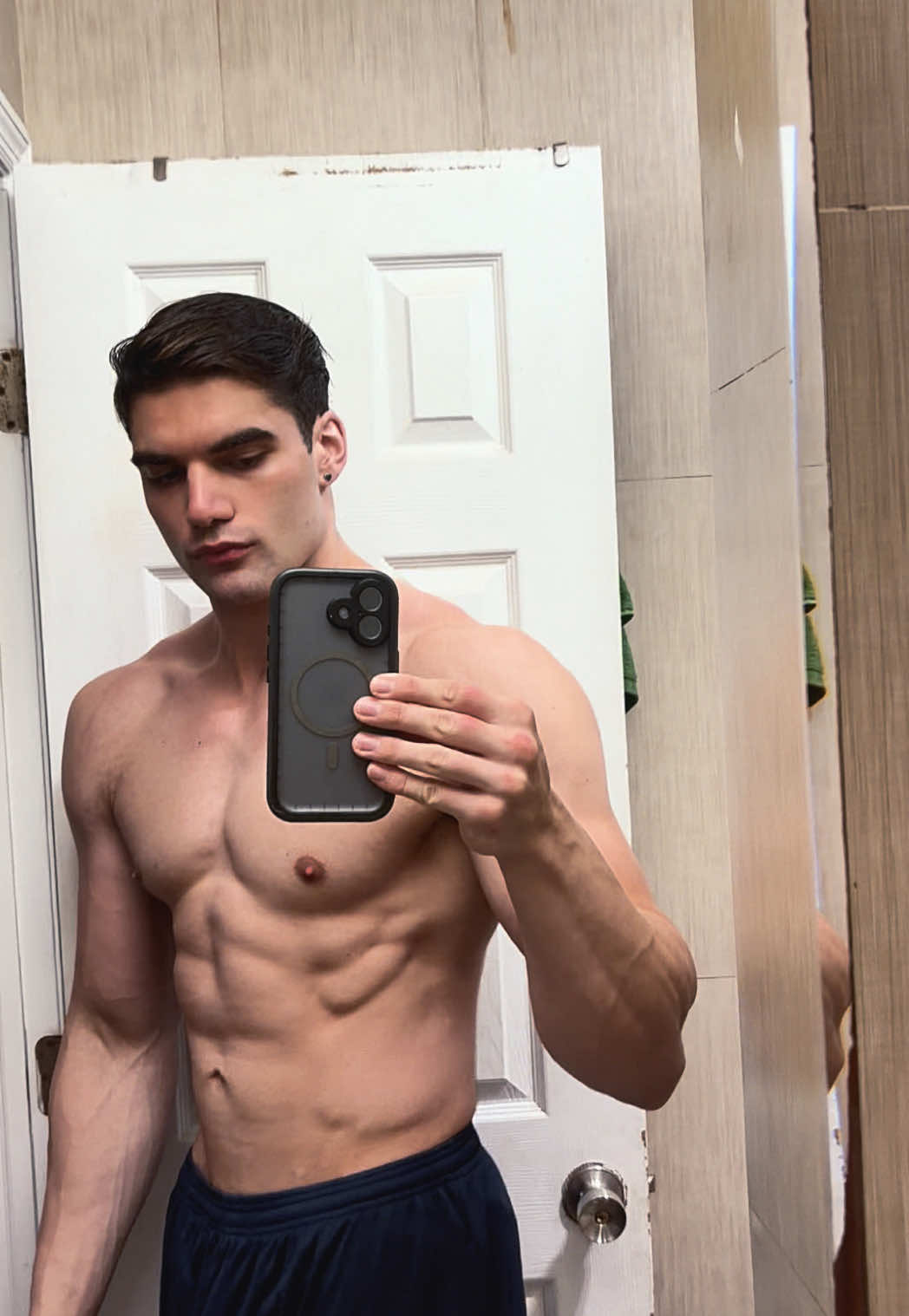 @ᛣayro