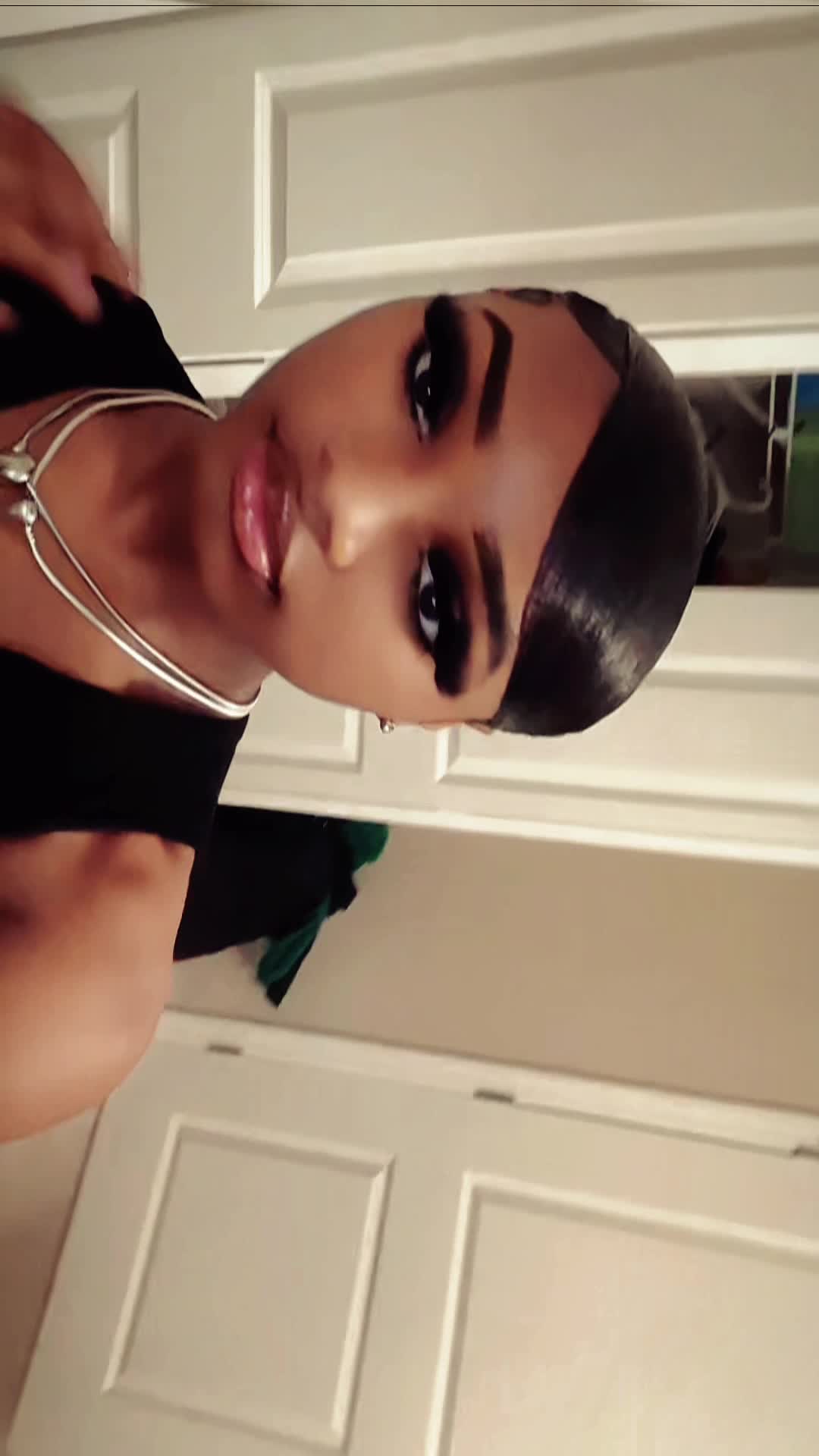 @robyn.