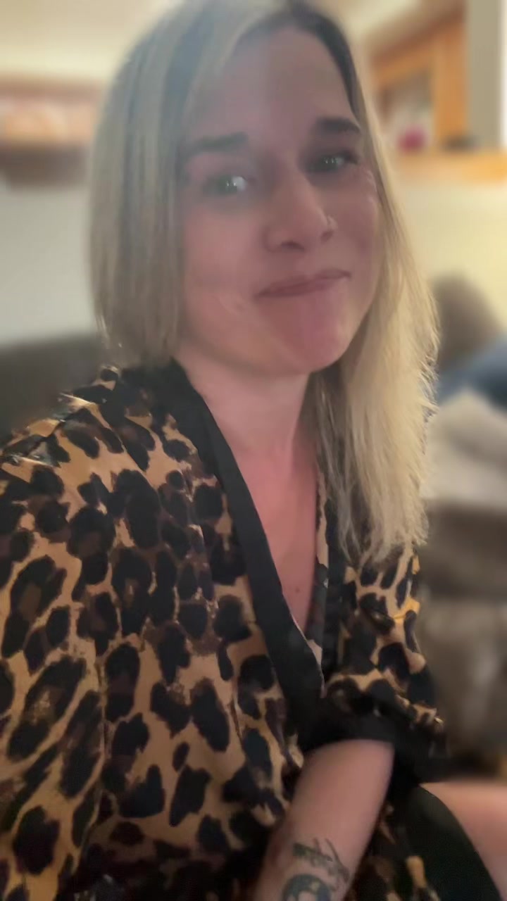 @Hotmomvibes