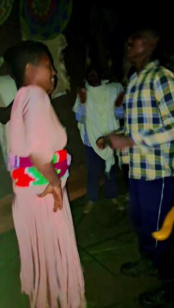 @Tesfahun Hailu/ና በይኝ ወምበርማ/