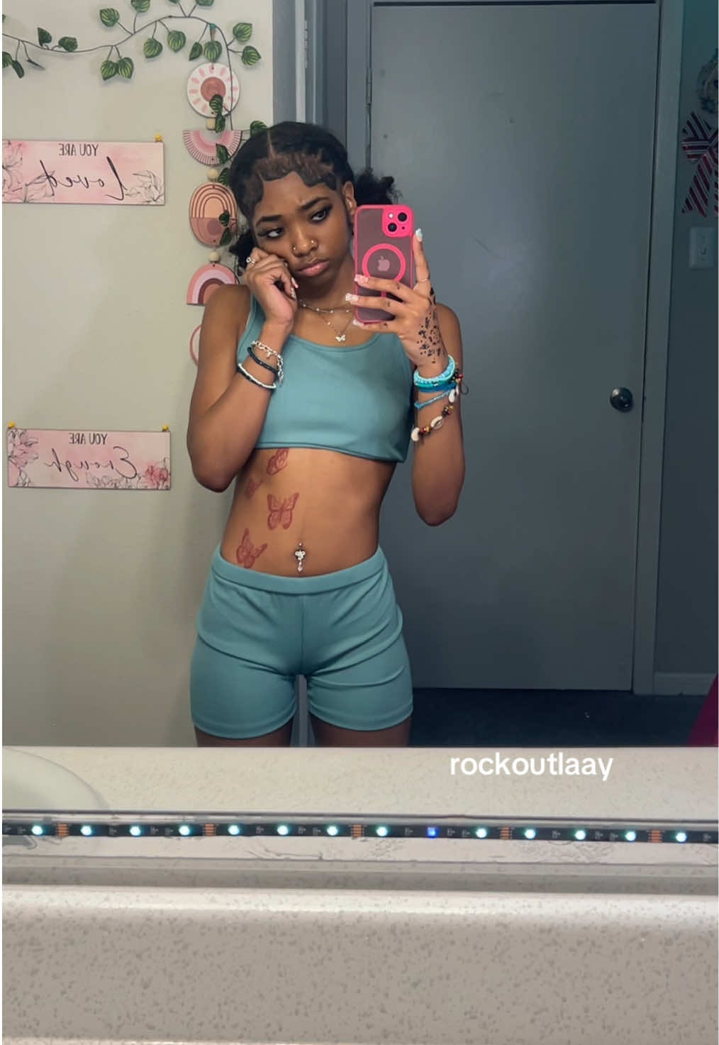 @rockoutlaay