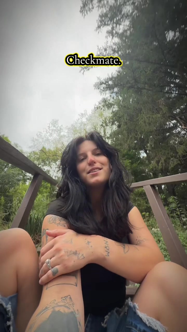 @Emma DeMarco | author 🖤✨