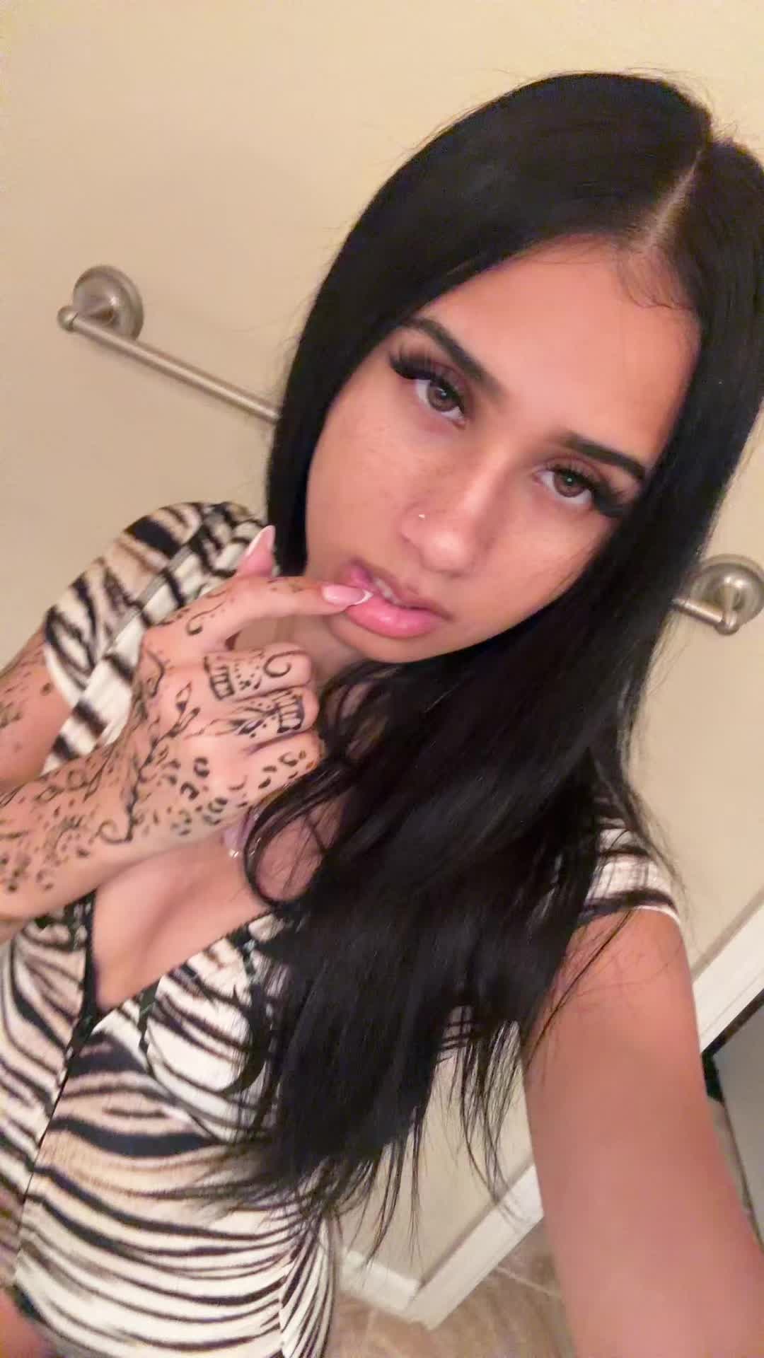 @⃟