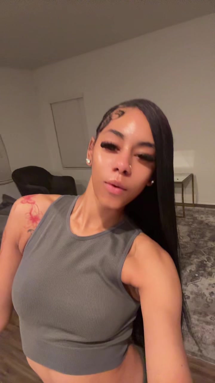 @Yafavoritelightskin._05