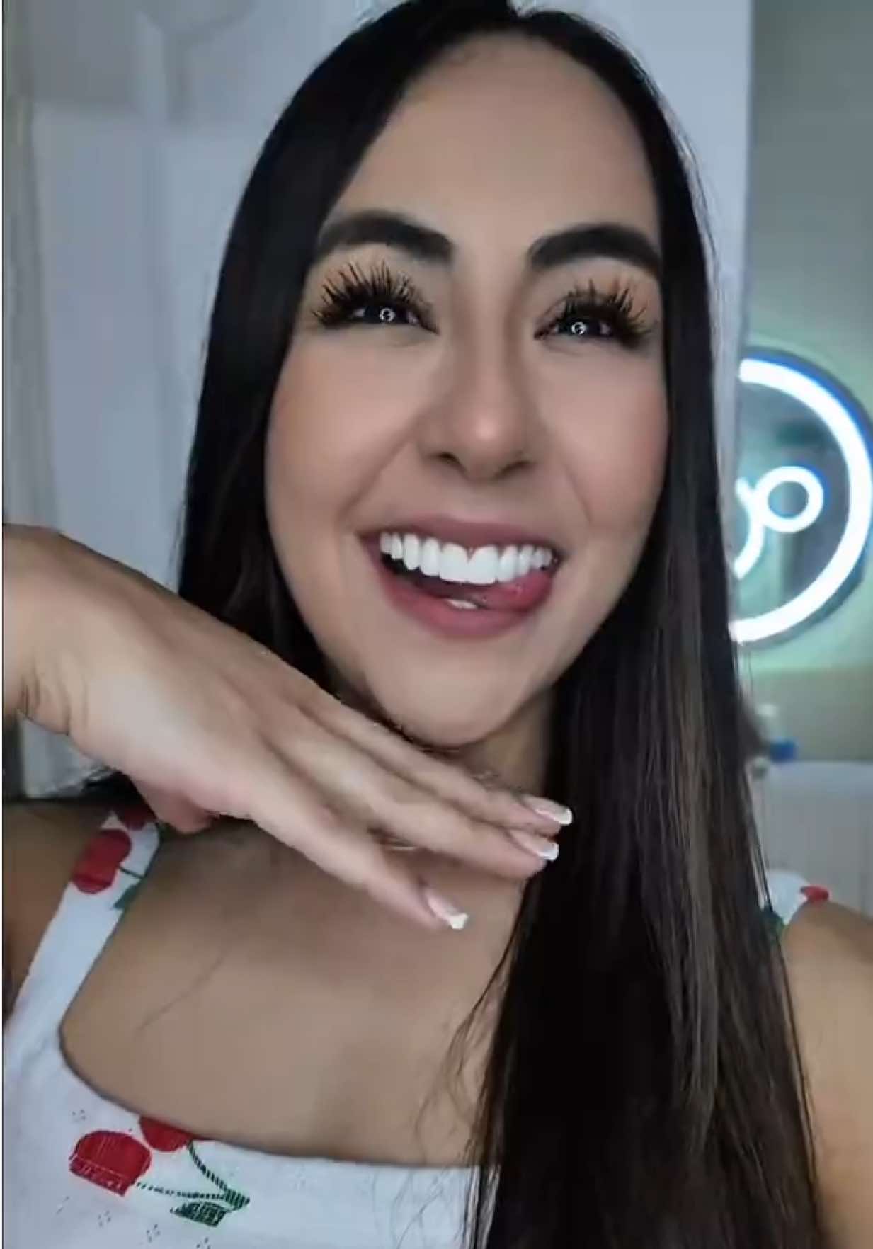 @Adriana González
