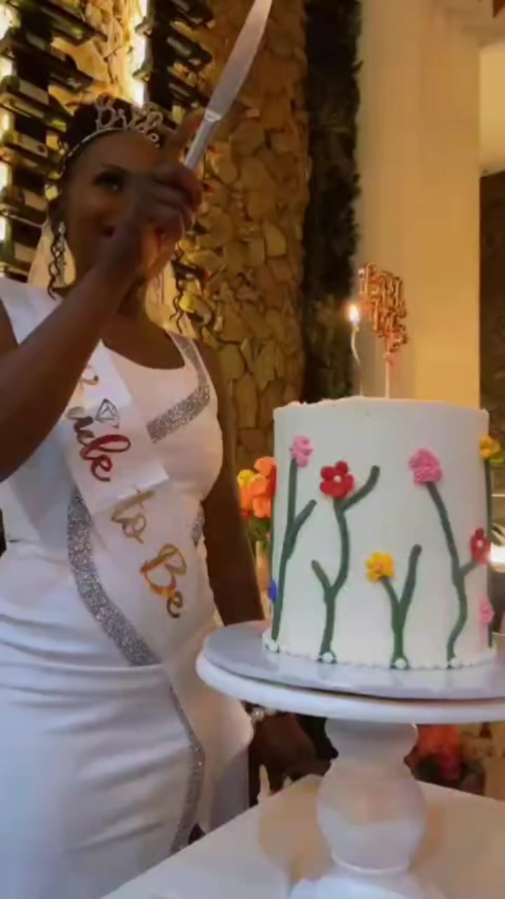 @IVANNAZ CAKES .0771402931