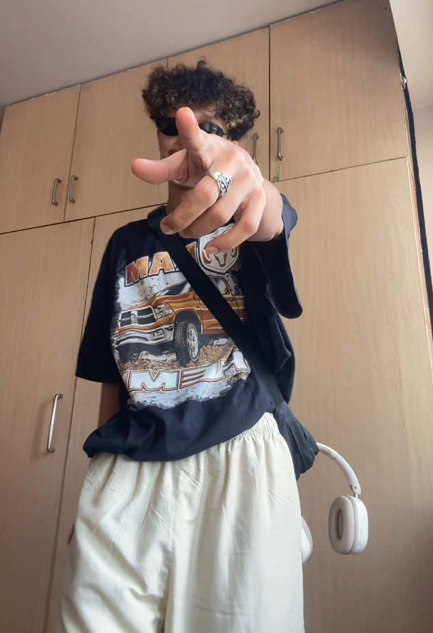 @KËsÜ🕸️🎧