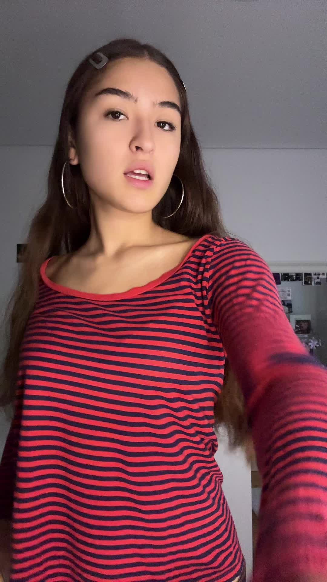 @万絢