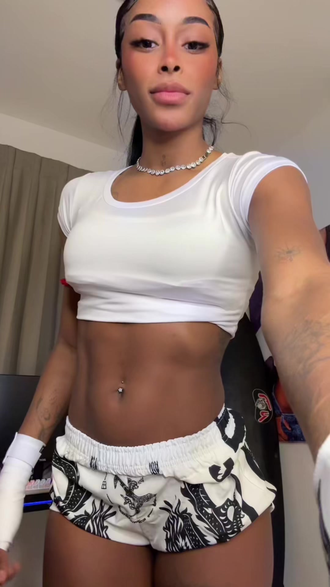 @Vict&oacute;ria Simonns