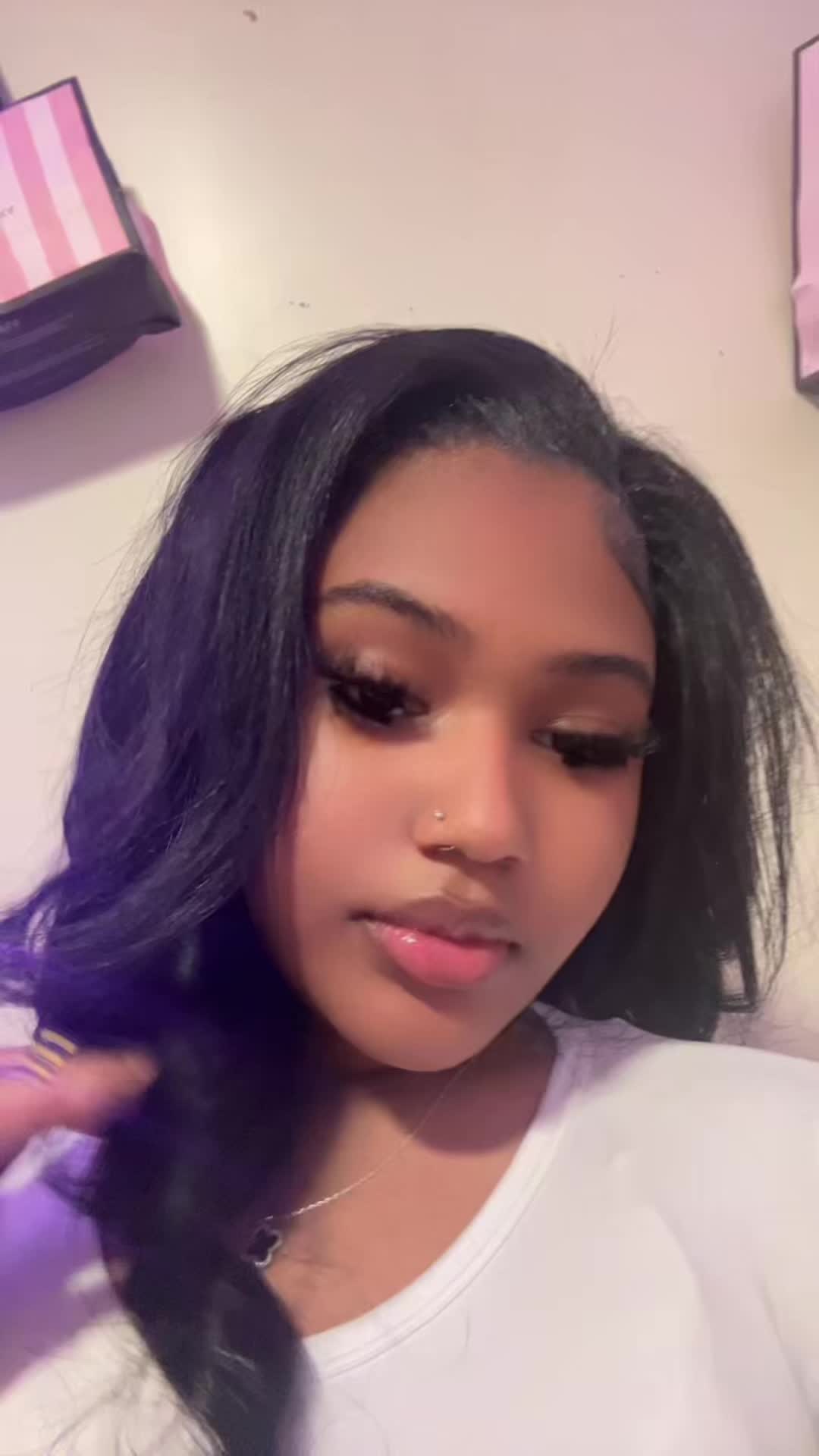 @I love pretty girls .