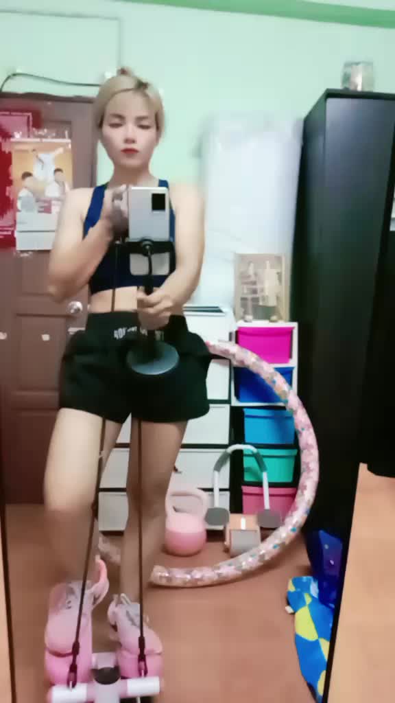 @แหม่ม เดือนขาว