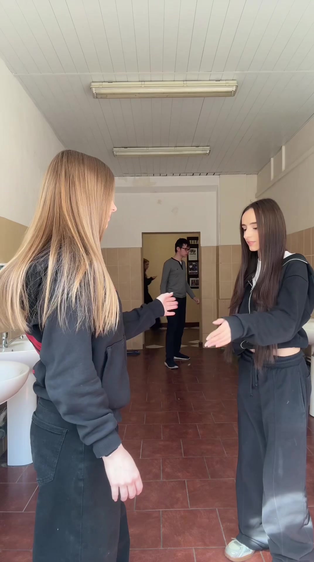 @nesvikq