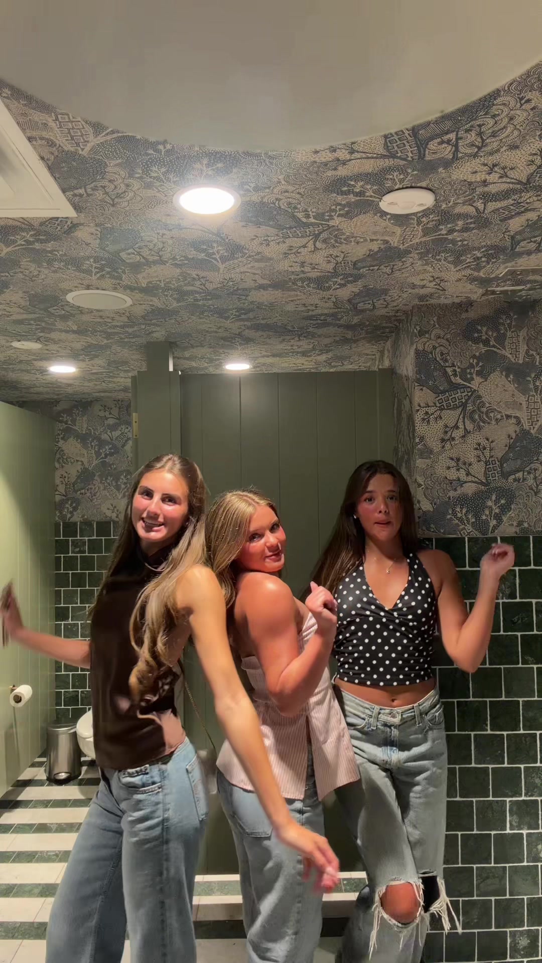 @ELAINA