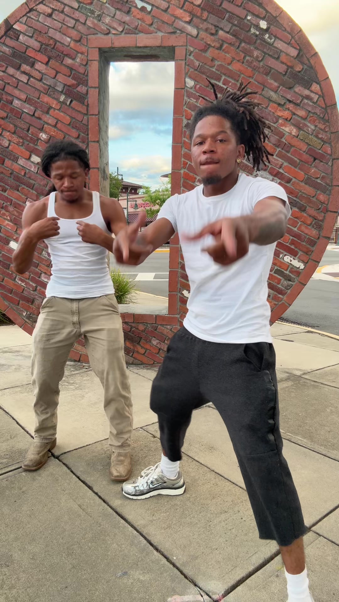 @Ghettotwins_