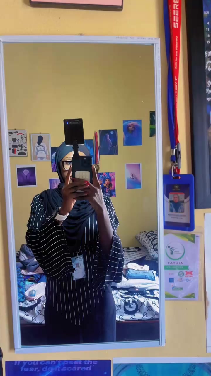 @𝓣𝓱𝓲𝓪 ♡