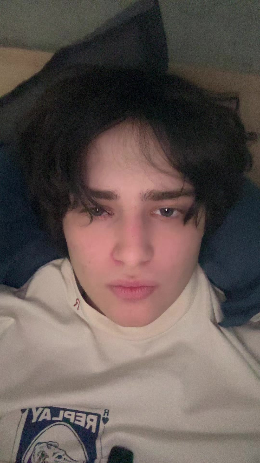 @•