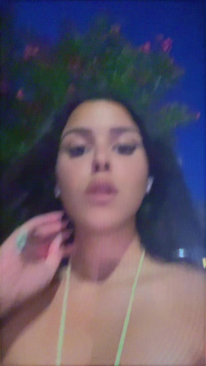 @neeveenica