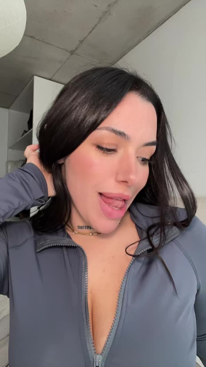 @____juliaclarkson___