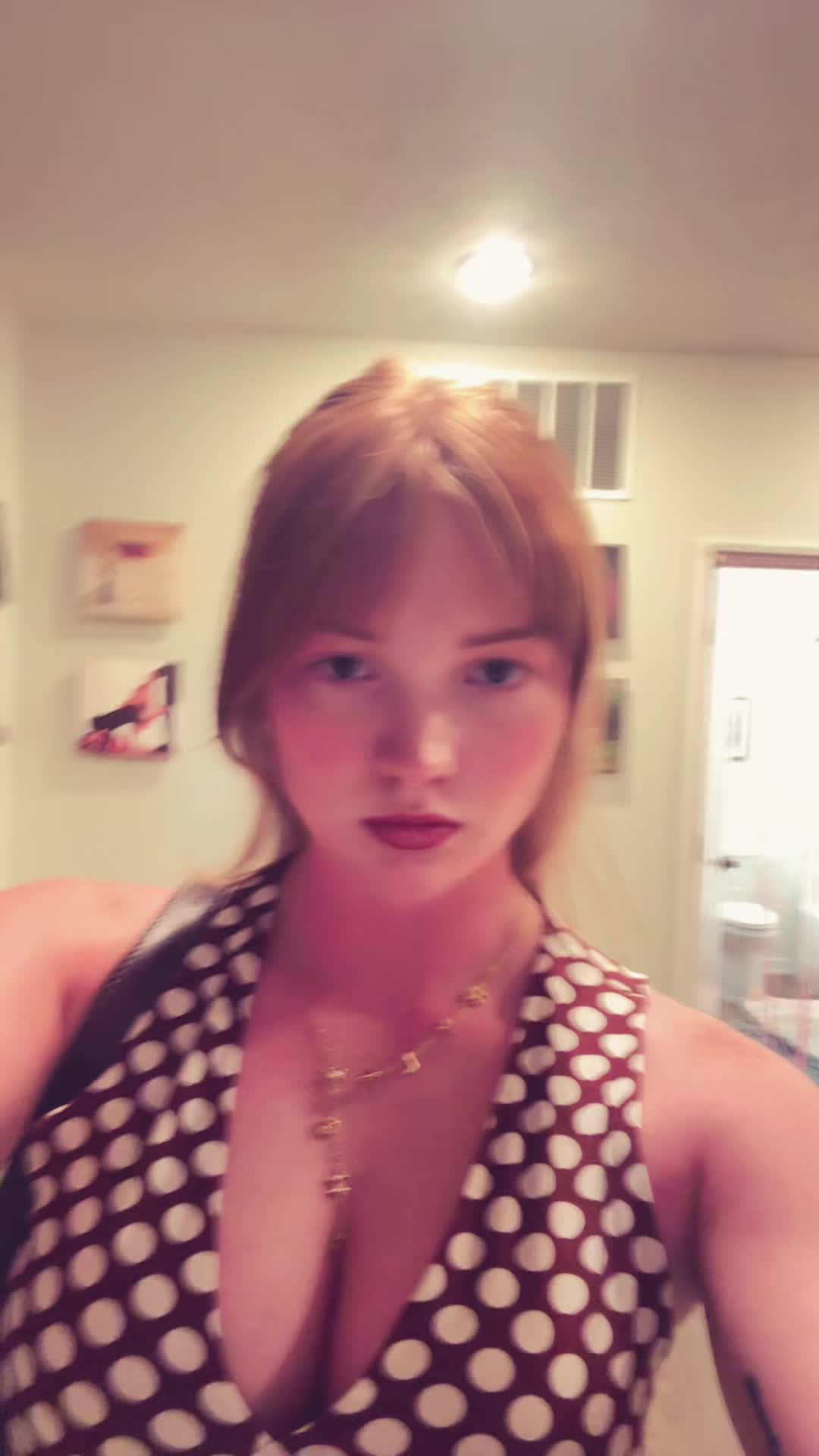 @👩🏼🦰
