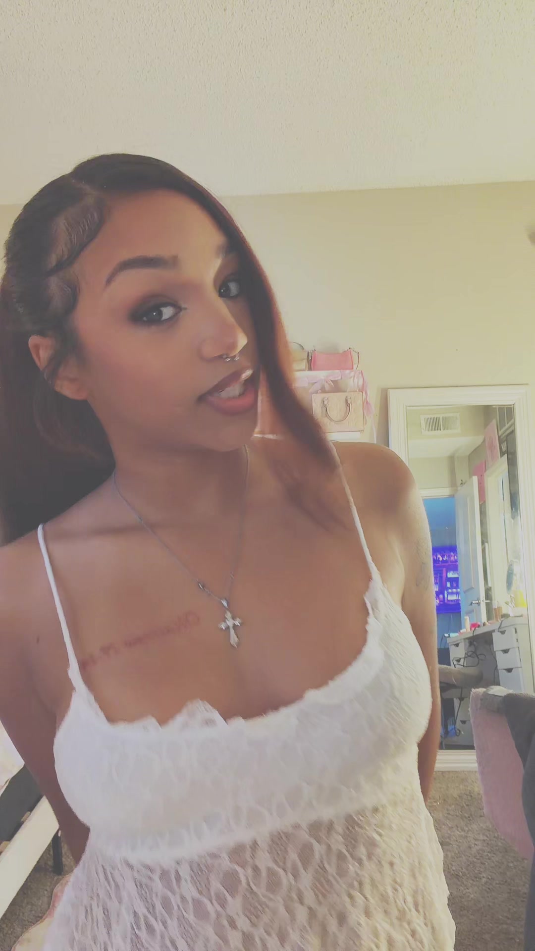 @￴￴