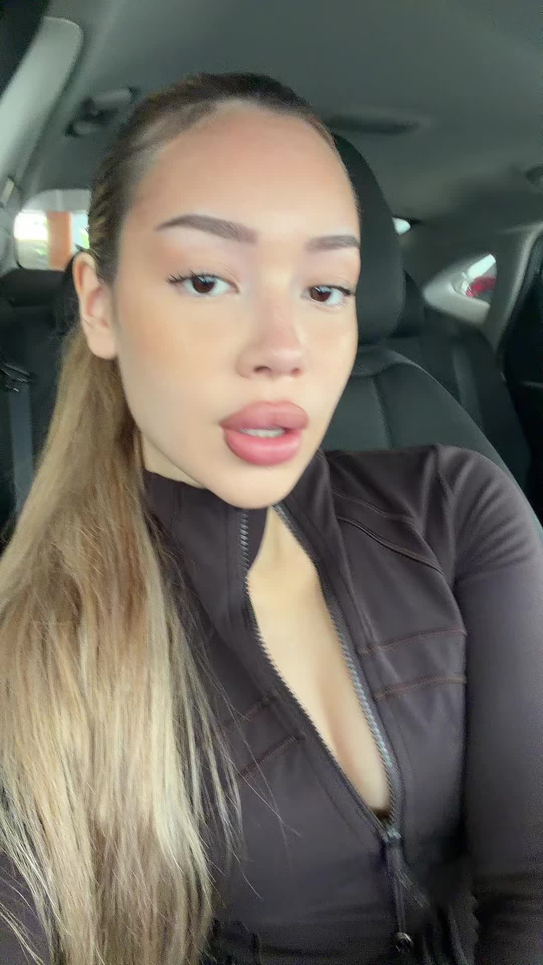 @bella g