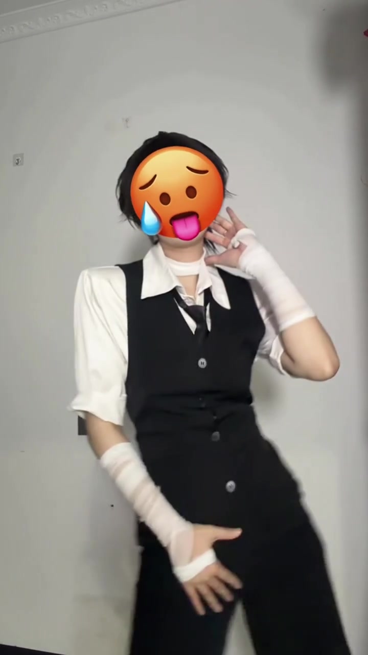 @ᔦ &deg; ꒳ &deg; ᔨ ̖́-