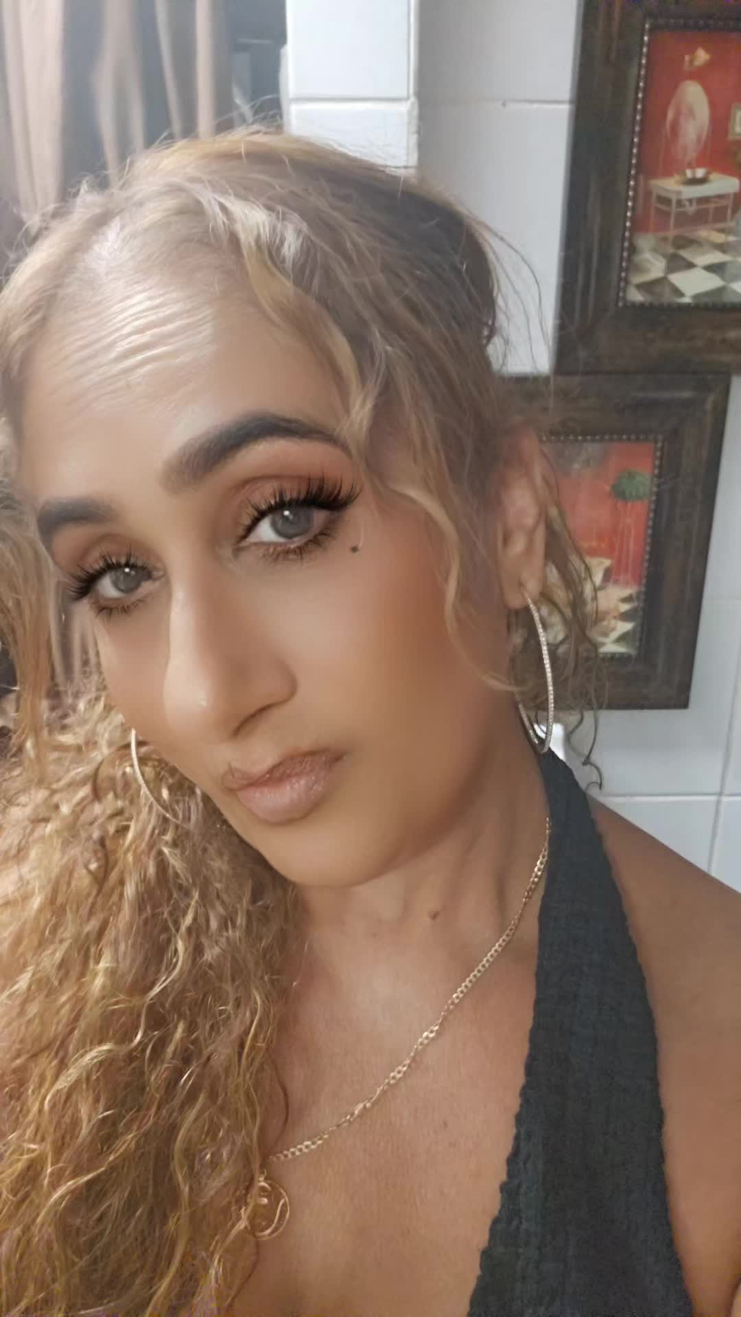 @Sabrina