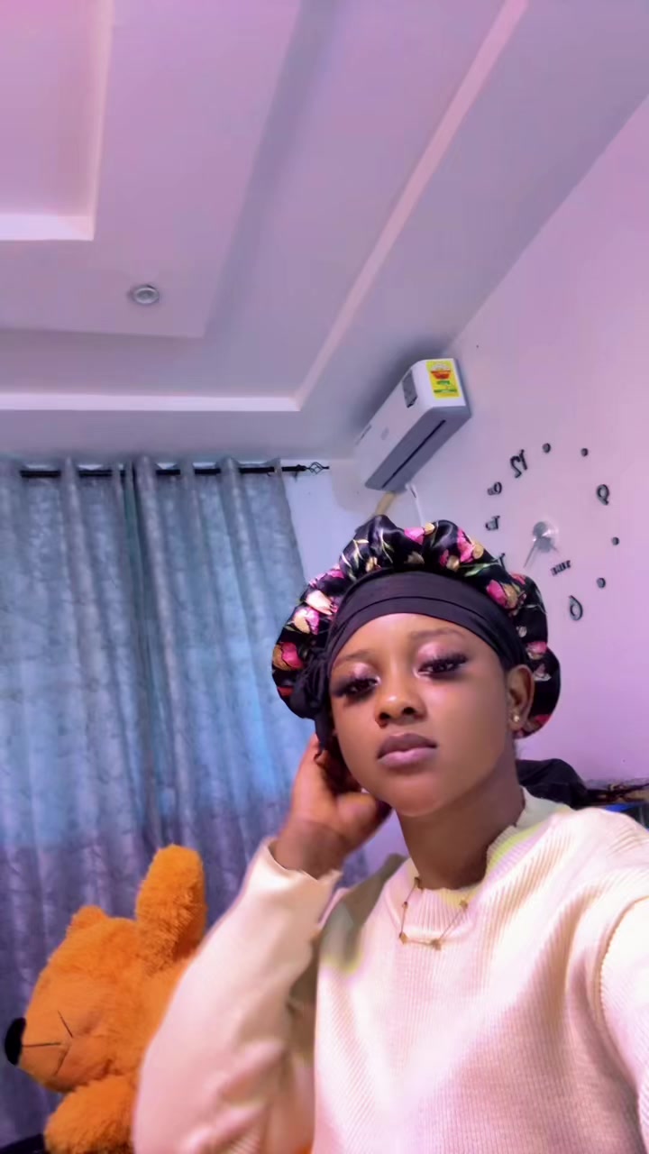 @akosuacutie