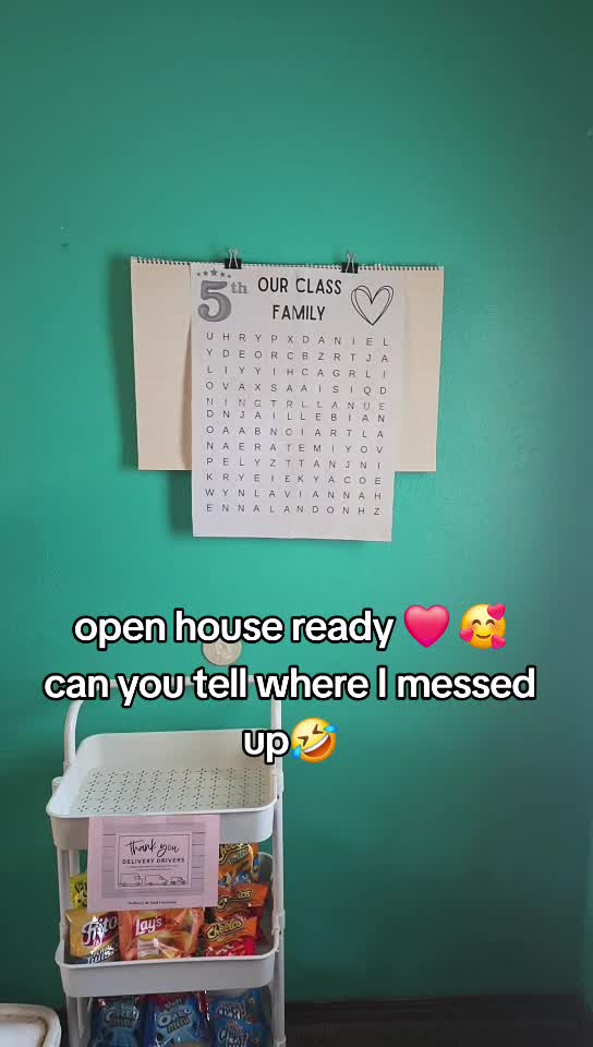 @Mzz. QueenLopez 💙💛✏️