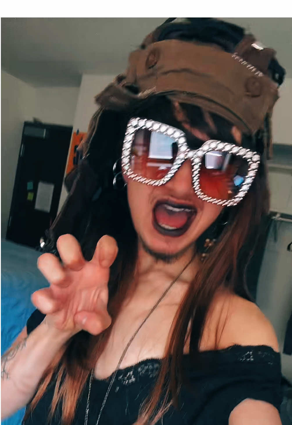 @☠︎︎