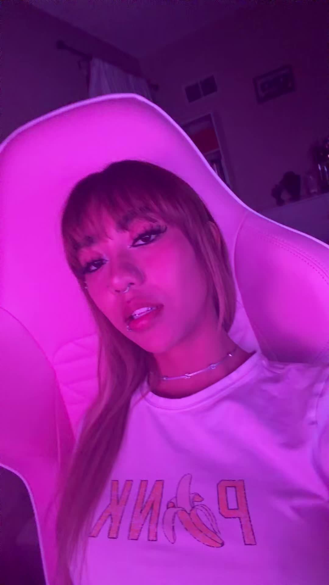 @Angietowers