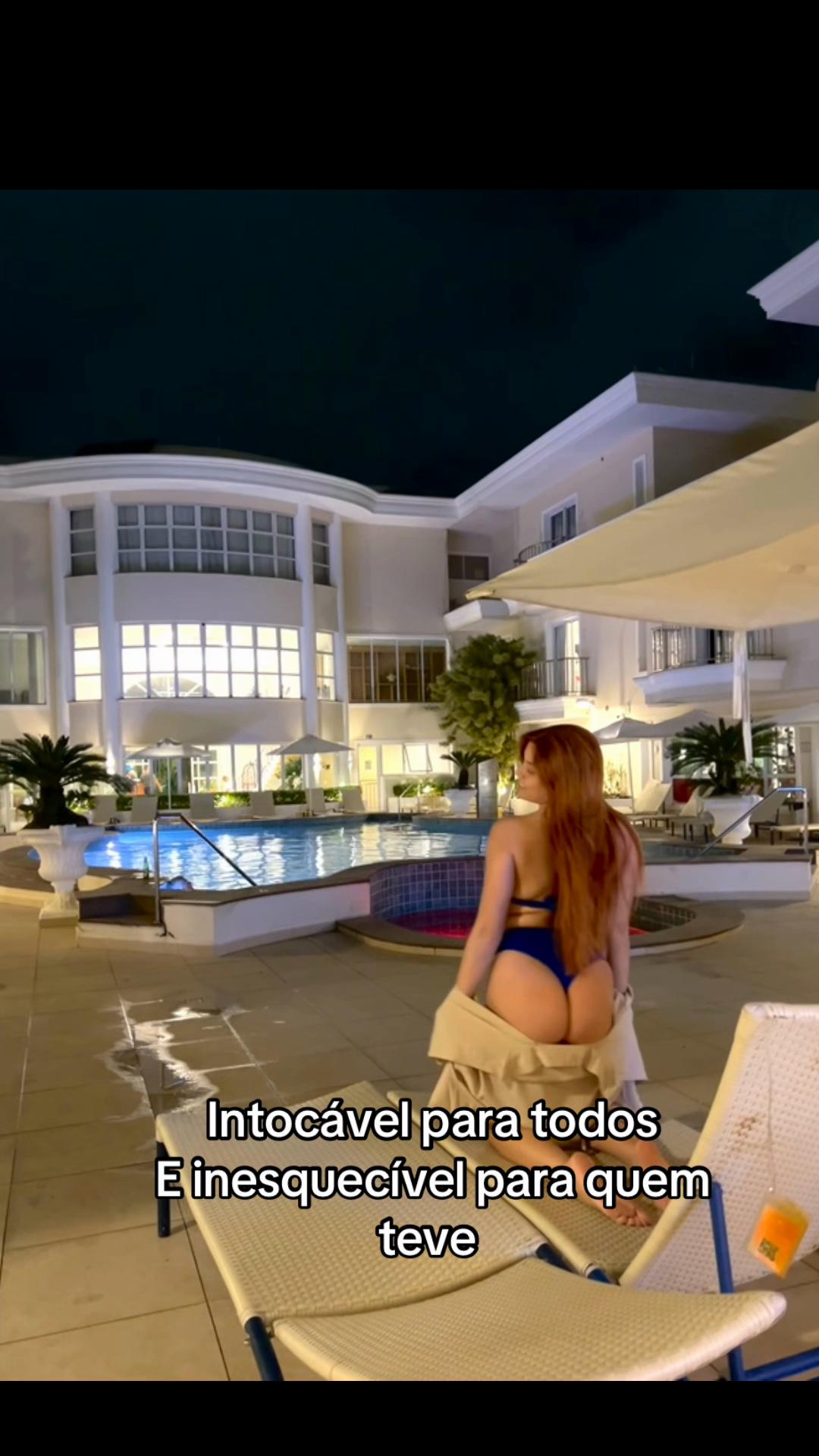 @🦊