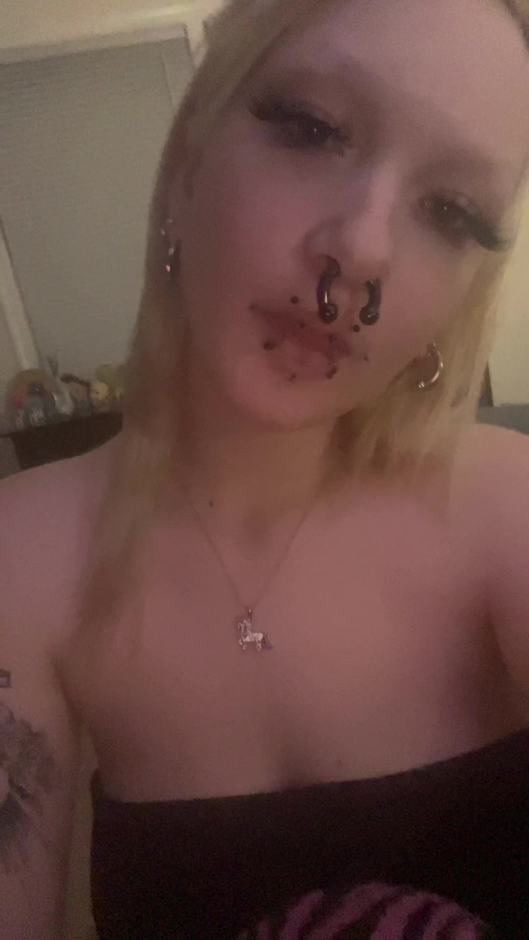 @💩