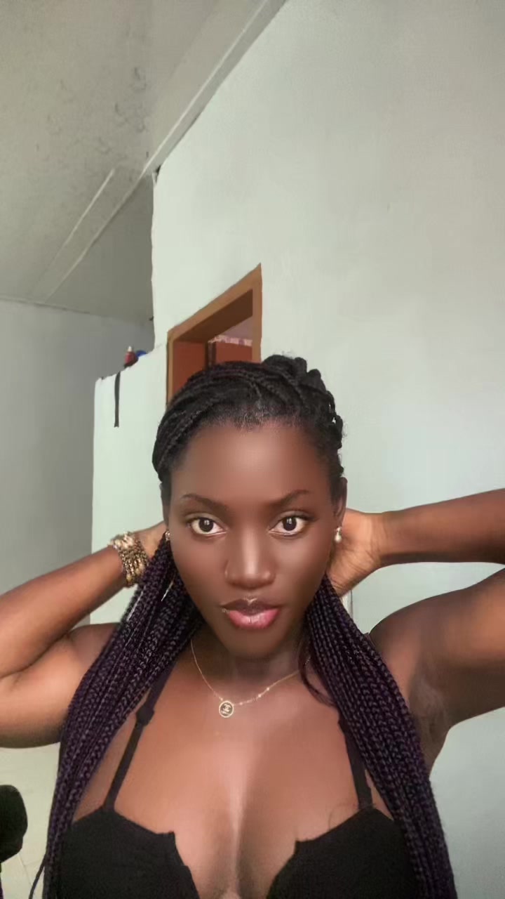 @CHEZ MISS HELENA 🛍💋🇨🇮